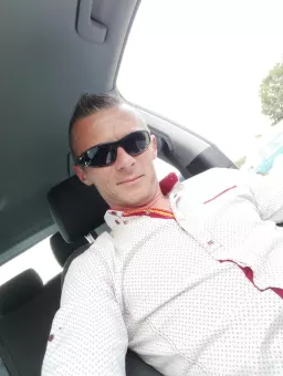 On dla niej